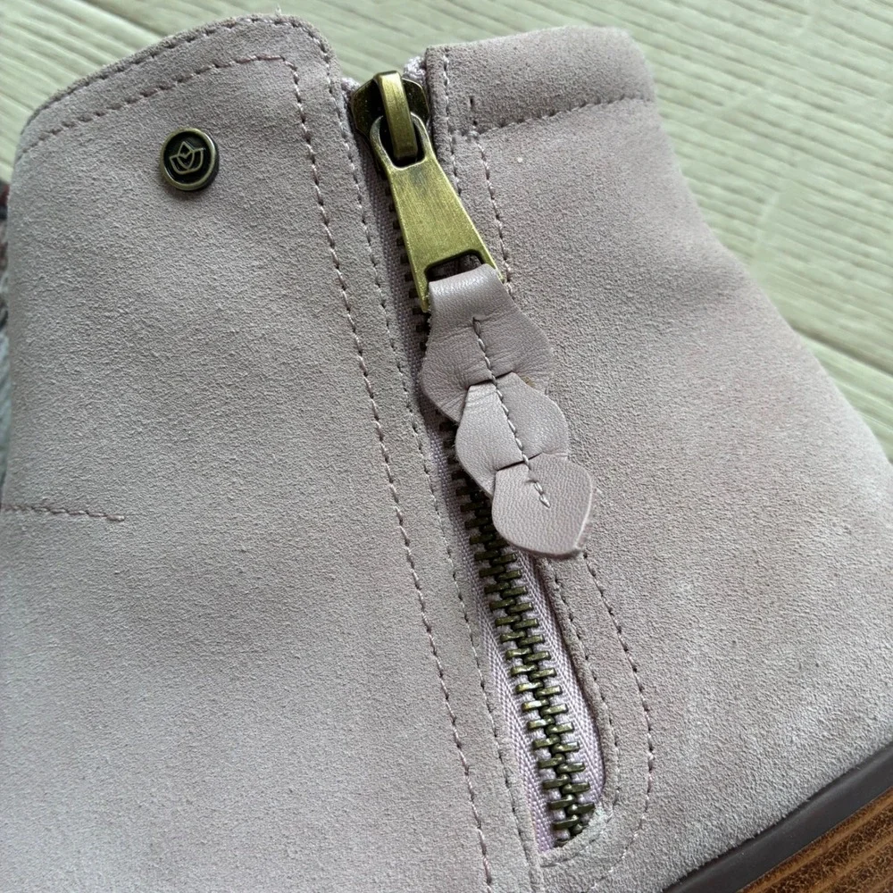 Spenco Ivy Pale Pink Suede Ankle Booties Side Zip Womens 8.5 B Orthotic Support